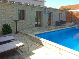 Pet Friendly Home In Lisane Tinjske: Lišane Tinjske şehrinde bir otel