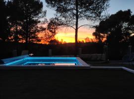 Villa Abril Nueva Sierra โรงแรมในAlbalate de Zorita