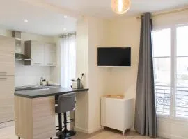 Bright studio apartment on the outskirts of Paris