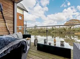 4 Bed in Newport oc-93249