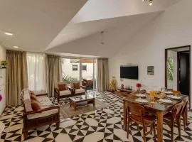 2BR w Rooftop Pool in North Goa close to Beaches by HIREAVILLA