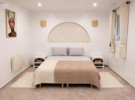 Elohan Suite, parenthèse chic & cosy, Hotel in Pontoise