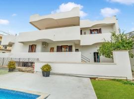 Tenuta Marrocco with Shared Pool, hotel i Cursi