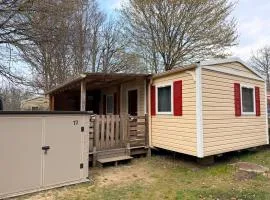 Mobilhome au bord du lac