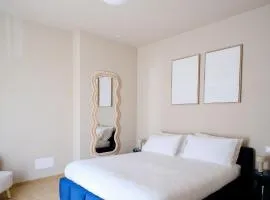 The Garden Premium Apartment - Large Windows - 3Min Walk to Bernina Express & Station