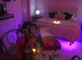 Week-end romantique avec spa privatif au cœur de la nature, hotel di Ardentes