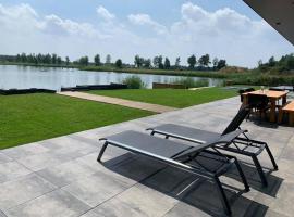 Strandhuis Nijstad luxury on fishing water Drenthe, Hotel in Hoogeveen