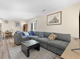 Cozy 2BR - Condo -Near Zoo - Fast WiFi -Garage