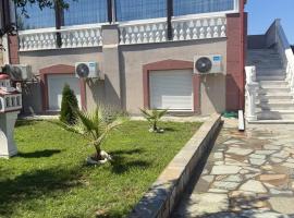 Nadya Holiday Home, hotel a Karianí