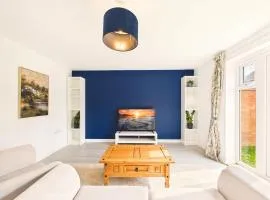 Modern 4-Bed Home with Garden and Parking