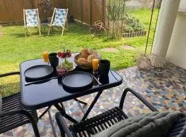 Entspannen mit SaarPolygonblick - große Ferienwohnung mit Terrasse & Garten