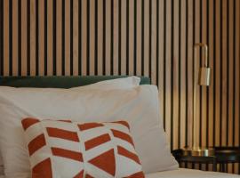 LOFT Tirano - 3 min walk to Bernina Express, hotel i Tirano