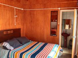 Cabaña en el centro de Dichato para dos personas โรงแรมในดิชาโต