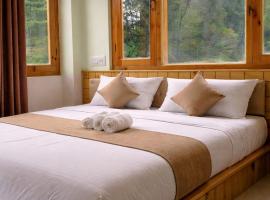 Himalayan River View Cottage, Gadagushaini-#riverside #valleyview #open cafe #big garden with campfire, hótel í Jibhi