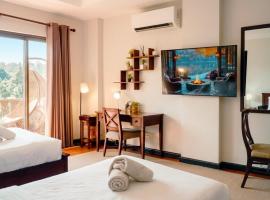 The Hideaway - Scenic Views in Crosswind Tagaytay, hotel i Tagaytay