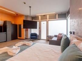 Social Lodge Hollywood Studios, hotel en Funchal