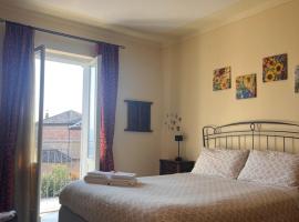 An tij slè - Nel cuore del borgo, Hotel in Guarene