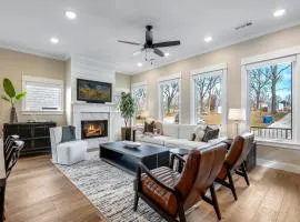 4BR Luxury Home Hot Tub Walk to Square Trail