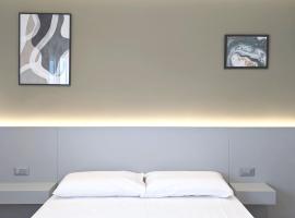 The Superhost - IL Lux, hotel a Crotona