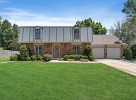 Full House 4 Bedrooms 3 Bathrooms 20 min to Geha Football Arena, hotelli kohteessa Leawood