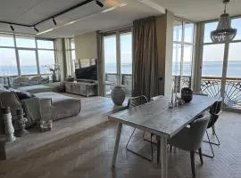 Luxe appartement I Penthouse view over het water