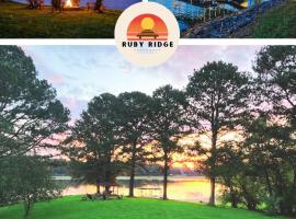 Lakefront Retreat with Fire Pit & Private Boat Dock, no steps to water! 3BR, 2BA, Hotel in Cadiz