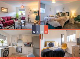 3 Bedroom house in Cumbernauld with walk in shower, hotel di Cumbernauld