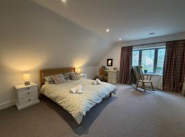 Quiet and Cosy Retreat with Parking, хотел в Горинг