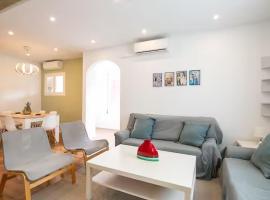 Comfortable apartment of 3 bedrooms, Hotel in Cornellà de Llobregat