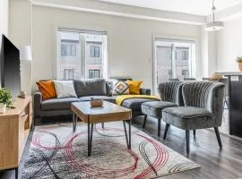 Stylish & Cozy, King Bed,Sleeps 6, Spotless