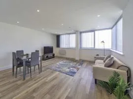 Modern 2 Bed Apartment in Gravesend w Games Room