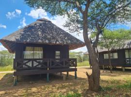Chobe Lesoma Chalets Hotel – hotel w mieście Lesoma