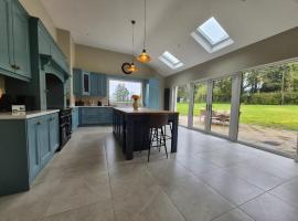 Stone Lodge, hotel di Ballynamult
