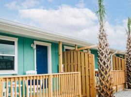Key West 6- Beach Access - Dog Friendly - Bikes Grill, Hotel in Surf City