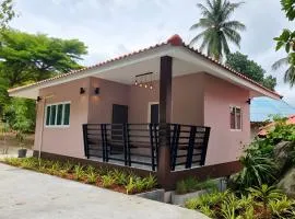 Cozy Bungalow 5 min from the beach