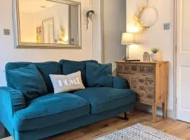 Kendal Cottage with Fireplace - Couples' Retreat