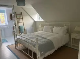 Stunning period annexe close to town centre