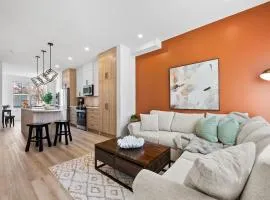 Rooftop Patio, King Bed, 2 Ensuites, Garage