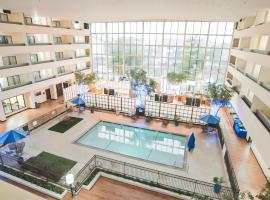 Atrium Hotel and Suites DFW Airport, hotel v mestu Irving