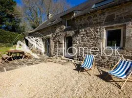 Grande maison de pierre dans un domaine privé