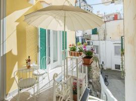 Camerelle House with patio, hotel u gradu Atrani