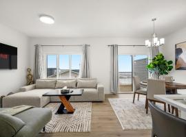 Mountain View Retreat - 1 Hour to Banff, Hotel in Cochrane