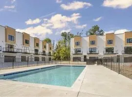 Arnolds Park Retreat Remember When at Central Park Townhomes)