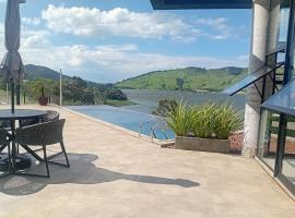 Pousada Varandas do Lago โรงแรมในกาปีตอลิโอ