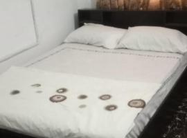 AlexChuma Global Restaurant, Baking & Lodge, hotel en Ijegun