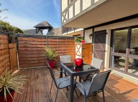 Le Cocon De Cabourg avec terrasse, piscine et tennis, khách sạn ở Cabourg