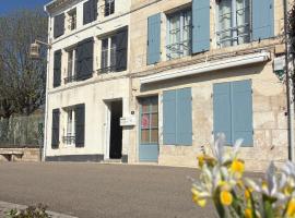 Maison bord de sèvre, Hotel in Coulon