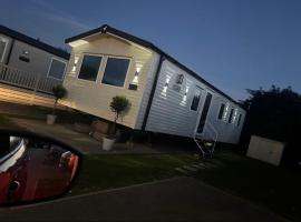 Birchington vale holiday park caravan, Hotel in Westgate-on-Sea
