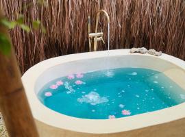 Romantic Star Bath Suite, Cave Pool & Yoga Center, hôtel à Tulum