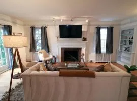 Grand Mid-Century 3BR • Near University • Game Rm